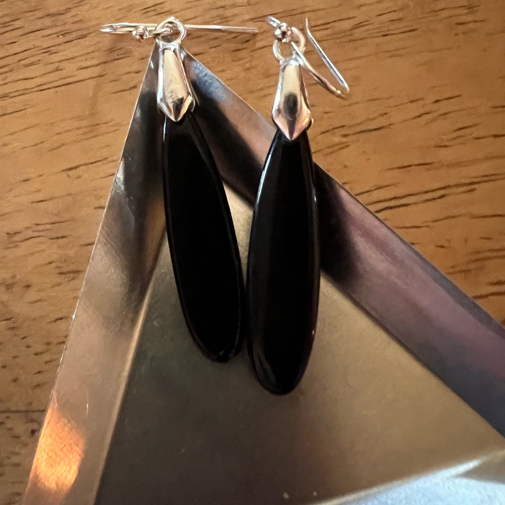 Elegant Silver and Blue Dangle Earrings - Picture 2 of 4